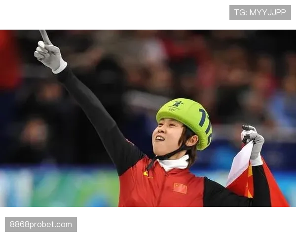 王濛街拍那只包，怎么看都像能买下我一年的生活